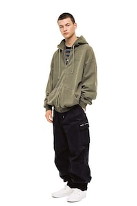 Fall-Ready Versatile Streetwear Image 8