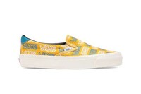 Colorful Logo-Accented Sneaker Designs Image 3