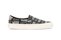 Colorful Logo-Accented Sneaker Designs Image 6
