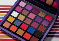 Supersized Eyeshadow Palettes Image 2