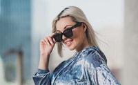 AI-Integrated Livestream Sunglasses Image 4
