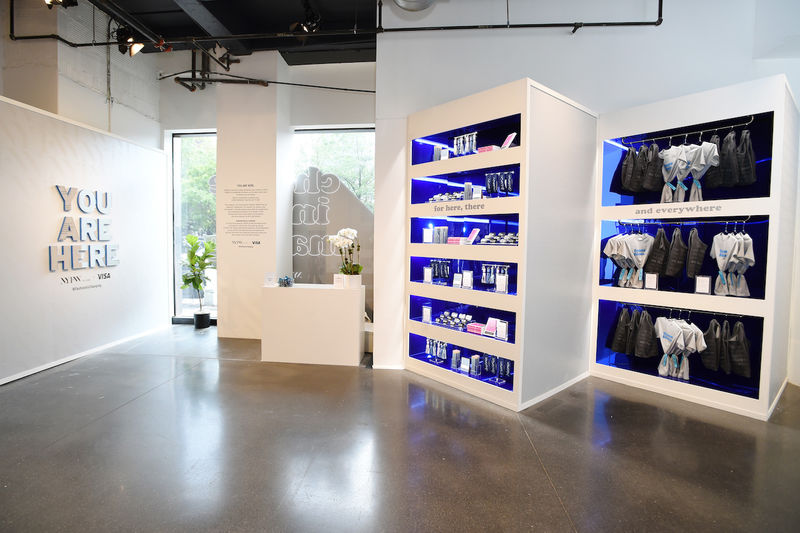 Women-Supporting Shopping Pop-Ups