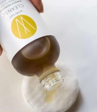 Clean Honey-Infused Makeup Removers Image 3