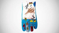 Nostalgic Color-Changing Winter Gloves Image 2