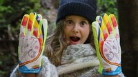 Nostalgic Color-Changing Winter Gloves Image 6