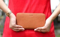 Stylish Direct-to-Consumer Wallets Image 3