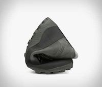 Barefoot-Inspired Winter Boots Image 4