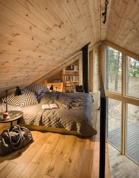 Book-Filled Polish Vacation Cabins Image 7