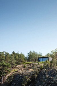 All-Black Remote Sauna Buildings Image 2