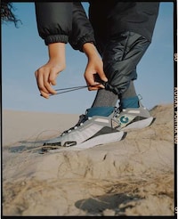 Stylistic Sporty Winter Apparel Image 2