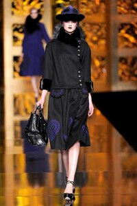 Clash Pattern Fashion Image 7