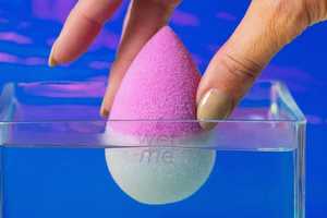 Color-Changing Makeup Sponges: The BeautyBlender Wave Changes Color to ...