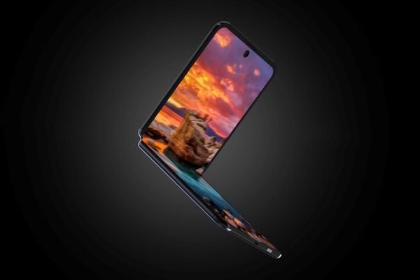 Conceptual Clamshell Smartphones