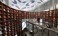 Immersive Tunnel-Like Bookstores Image 3