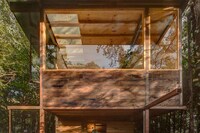 Floating Statuesque Treehouses Image 3