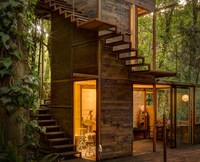 Floating Statuesque Treehouses Image 7