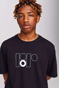 Tech-Focused Retro Skatewear Image 6