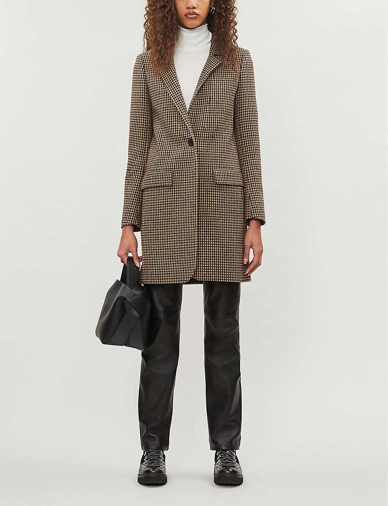 Rentable Clothing Travel Services