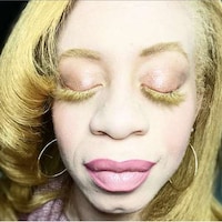 Albino-Friendly False Lashes Image 4