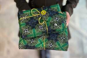 Recycled Fabric-Based Gift Wraps Article Thubnail