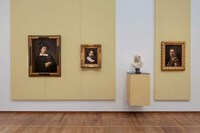 Recyclable Baroque Displays Image 3