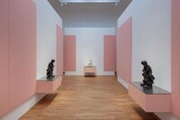 Recyclable Baroque Displays Image 7
