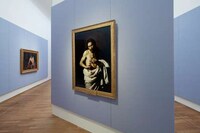 Recyclable Baroque Displays Image 8