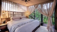 Spacious South African Treehouses Image 3