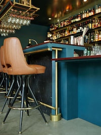 Modern Luxurious Pub Designs Image 6