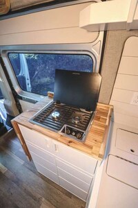 Nomadic 4G-Enabled Camper Vans Image 3