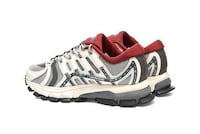 Retro-Inspired Running Sneakers Image 2