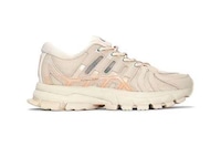 Retro-Inspired Running Sneakers Image 3