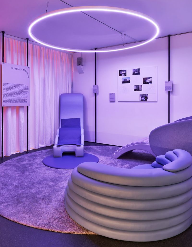 Futuristic Birthing Chairs