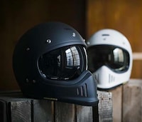 Retro Motocross Helmets Image 3