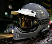 Retro Motocross Helmets Image 5