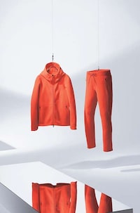 Tech-Centric Comfortable Activewear Image 3