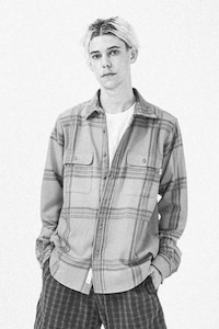 Laid-Back Utilitarian Streetwear Image 3