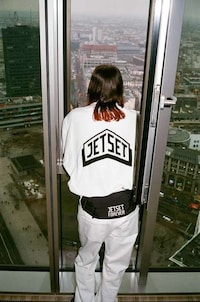 80s-Inspired Luxe Sportswear Image 3