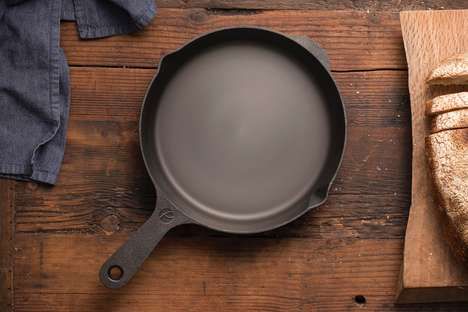 Animalistic Cast-Iron Skillets : Lodge Wildlife Series