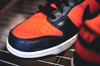 Low-Cut Sporty Sneakers Image 3