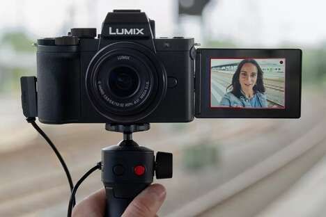 Mirrorless Compact Vlogging Cameras