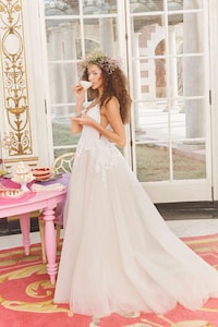 90s-Inspired Wedding Collections Image 2