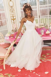 90s-Inspired Wedding Collections Image 3