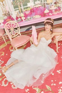 90s-Inspired Wedding Collections Image 4