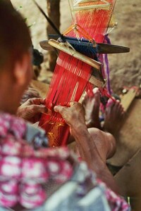 Kente Craftsmanship-Celebrating Bags Image 2