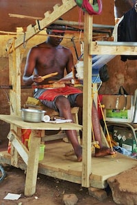 Kente Craftsmanship-Celebrating Bags Image 4