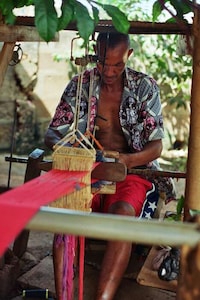 Kente Craftsmanship-Celebrating Bags Image 6