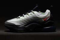Japan-Honoring Casual Sneakers Image 3