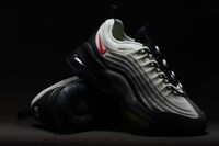 Japan-Honoring Casual Sneakers Image 5
