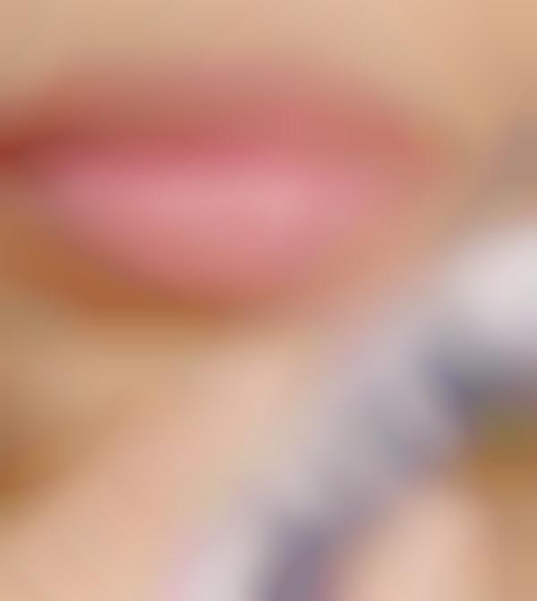 Plant-Based Lip-Plumping Glosses